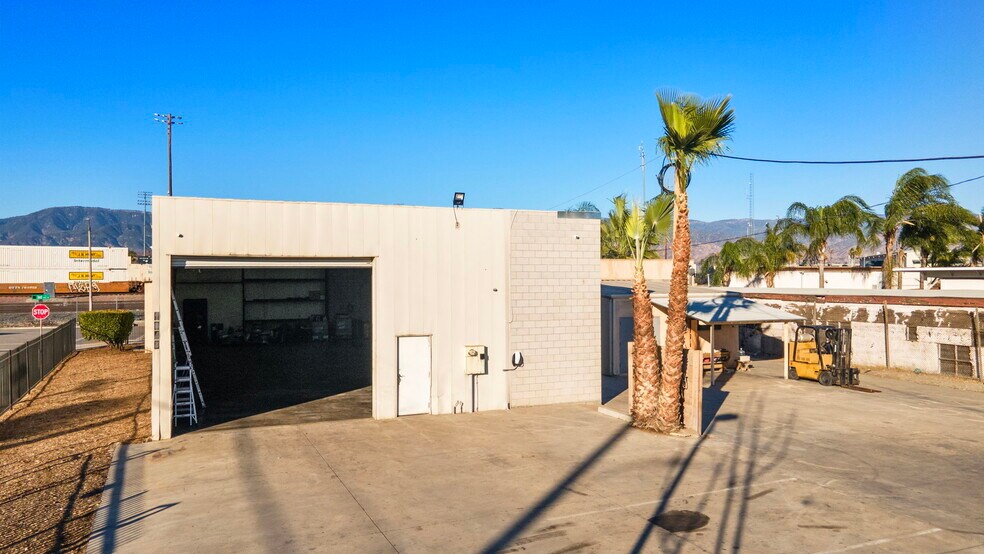 More Photos Of 1033-1047 W 3rd St, San Bernardino Warehouse For Sale