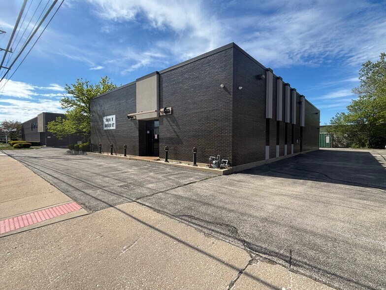 More Photos Of 5834 W Howard St, Skokie Warehouse For Sale