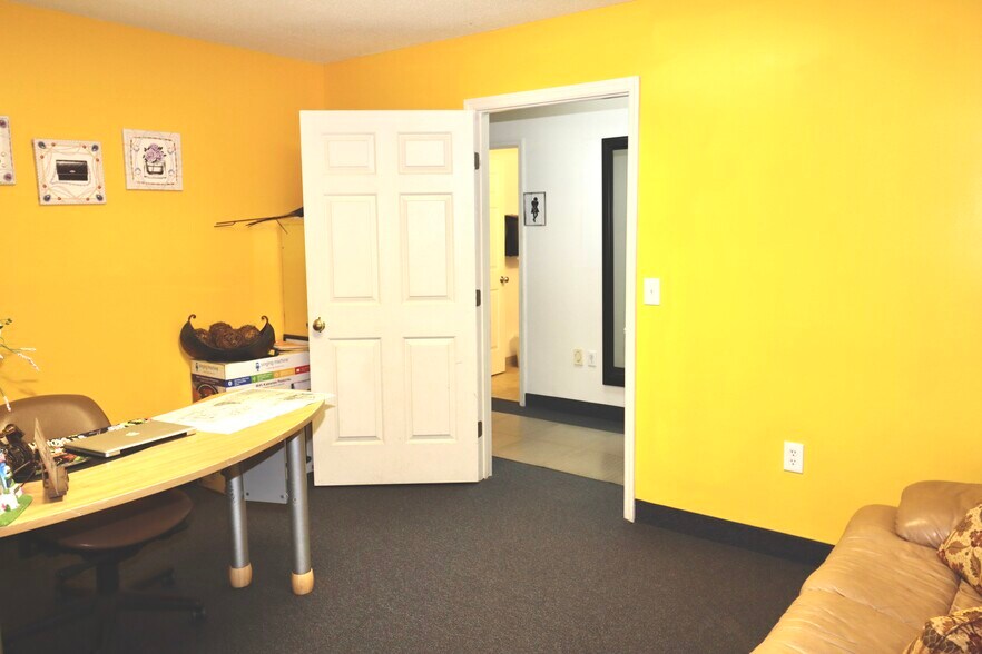 More Photos Of 2335 Columbia Hwy, Pulaski Office For Sale