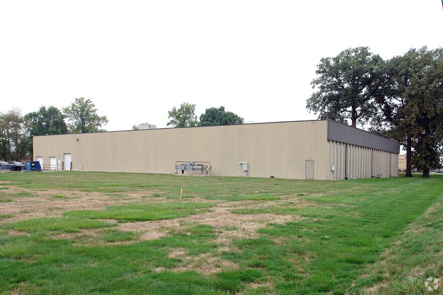 More Photos Of 8501 Moller Rd, Indianapolis Flex For Lease