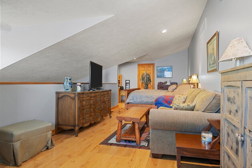 More Photos Of 5046 S West Bay Shore Dr, Suttons Bay Storefront Retail Residential For Sale