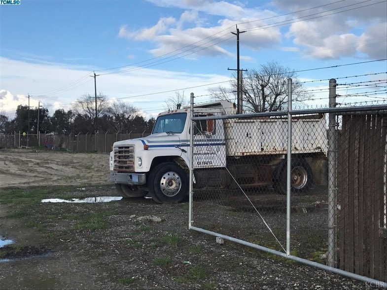 More Photos Of 11280 10 1/2 Ave, Hanford Service For Sale