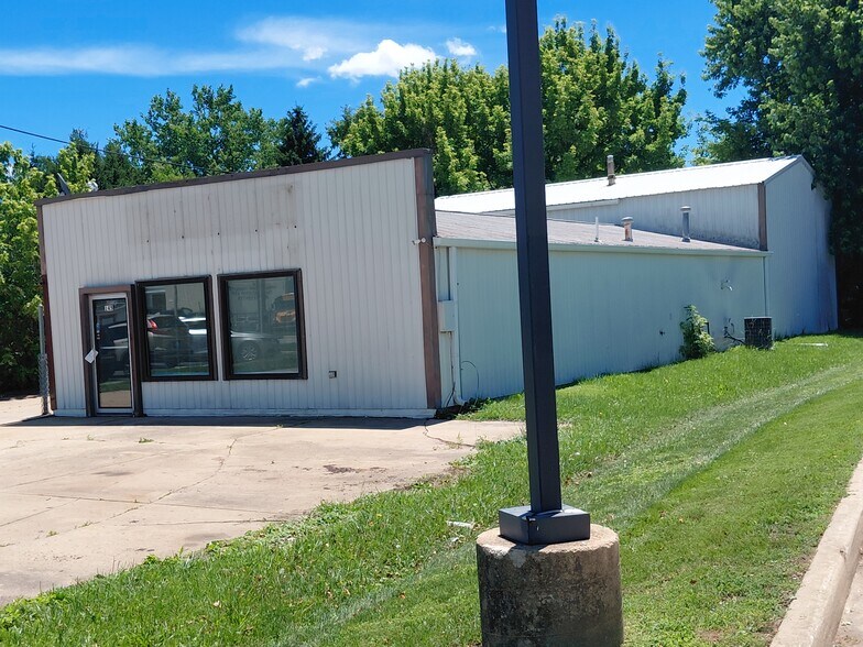 More Photos Of 145 Teal Rd W, Lafayette Freestanding For Sale