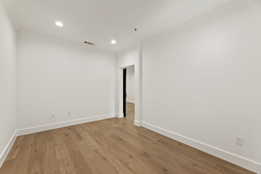 More Photos Of 2785 Rockbrook Dr, Lewisville Medical For Lease
