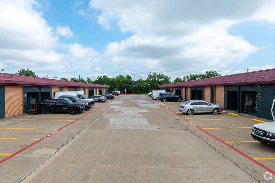 More Photos Of 1228 W Scyene Rd, Mesquite Unknown For Lease