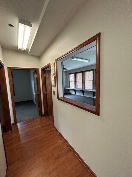 More Photos Of 564 S Washington St, Naperville Office For Lease