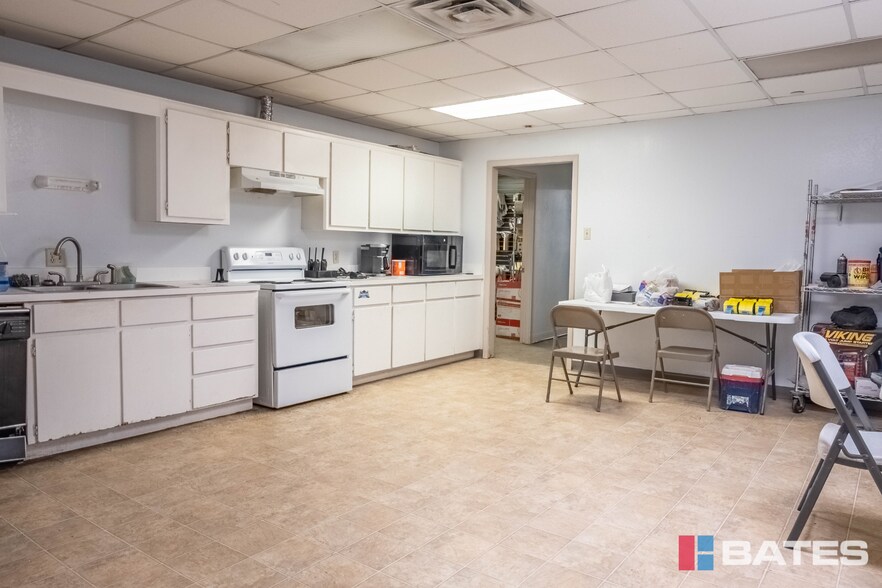 More Photos Of 1812 Garden Spring Dr, Dallas Warehouse For Sale