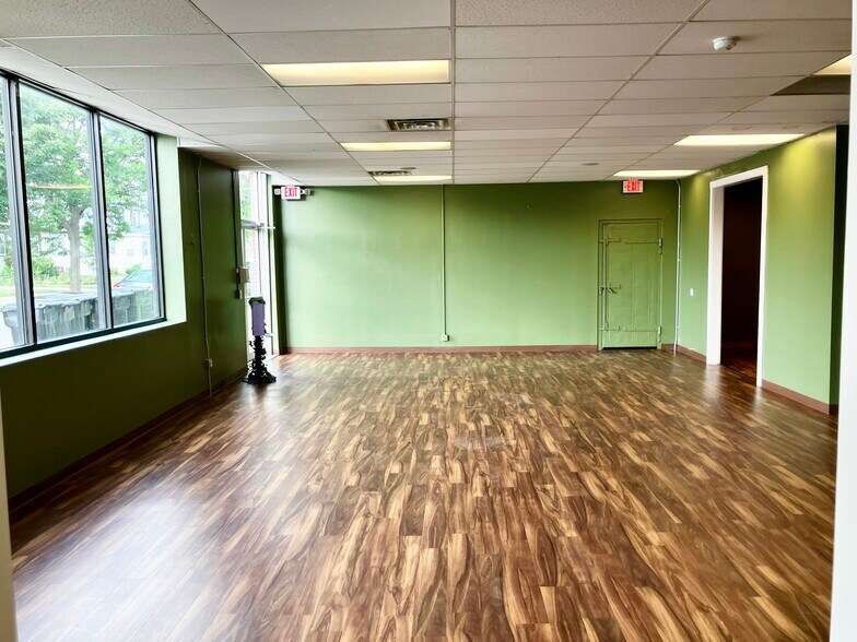 More Photos Of 3147 Delaware Ave, Kenmore Freestanding For Lease