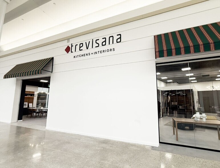 More Photos Of 2225 Erin Mills Pky, Mississauga Storefront For Lease