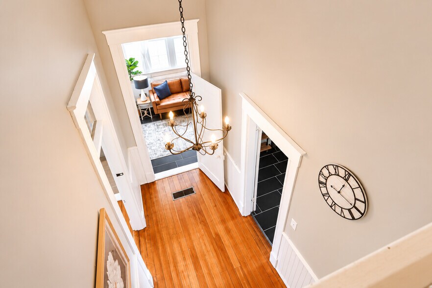 More Photos Of 700 W Garden St, Pensacola Freestanding For Lease