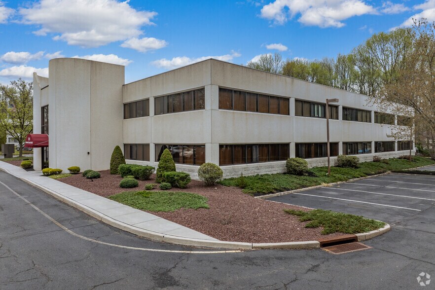 Primary Photo Of 225 Gordons Corner Rd, Manalapan Township Medical For Lease