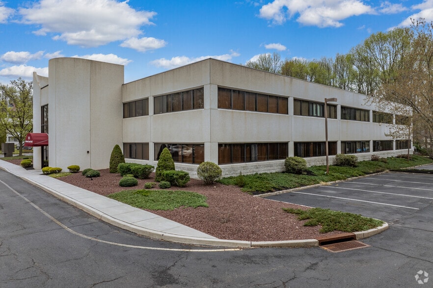 Primary Photo Of 225 Gordons Corner Rd, Manalapan Township Medical For Lease