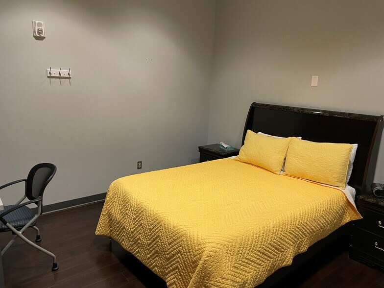 More Photos Of 3187 Paluxy Dr, Tyler Office For Sale