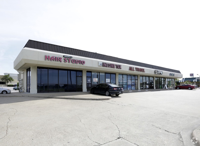 More Photos Of 2029 Town East Blvd, Mesquite General Retail For Lease