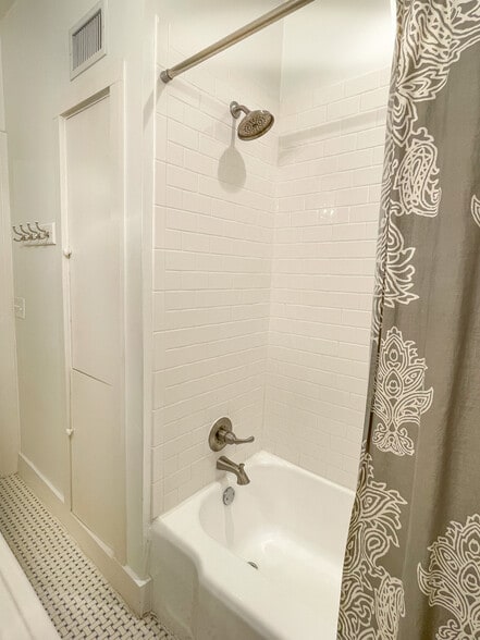 More Photos Of 3413 N State St, Jackson Office Residential For Sale