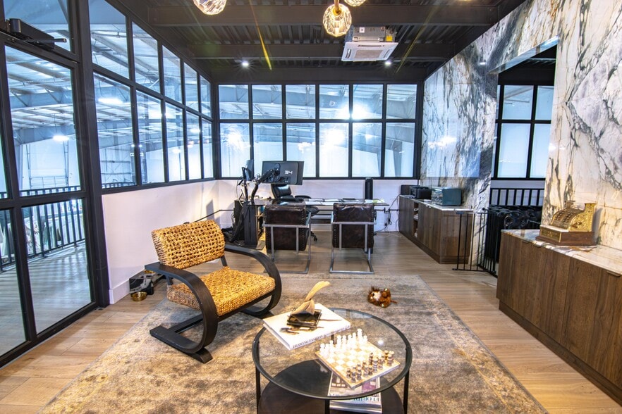 More Photos Of 1921 5th Ave S, Saint Petersburg Warehouse For Lease