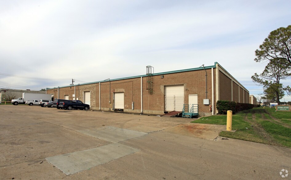 More Photos Of 5700-5710 Savoy Ln, Houston Warehouse For Lease