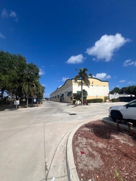 More Photos Of 1040 W Industrial Ave, Boynton Beach Warehouse For Lease