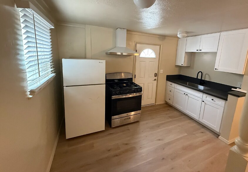More Photos Of 563 2nd St, Hermosa Beach Apartments For Sale