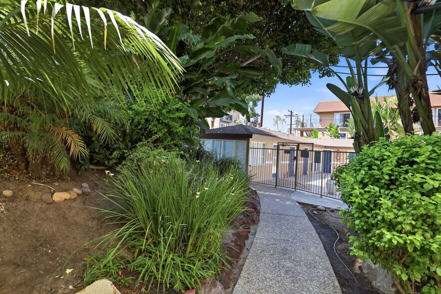 More Photos Of 4881 Rolando Ct, San Diego Apartments For Sale