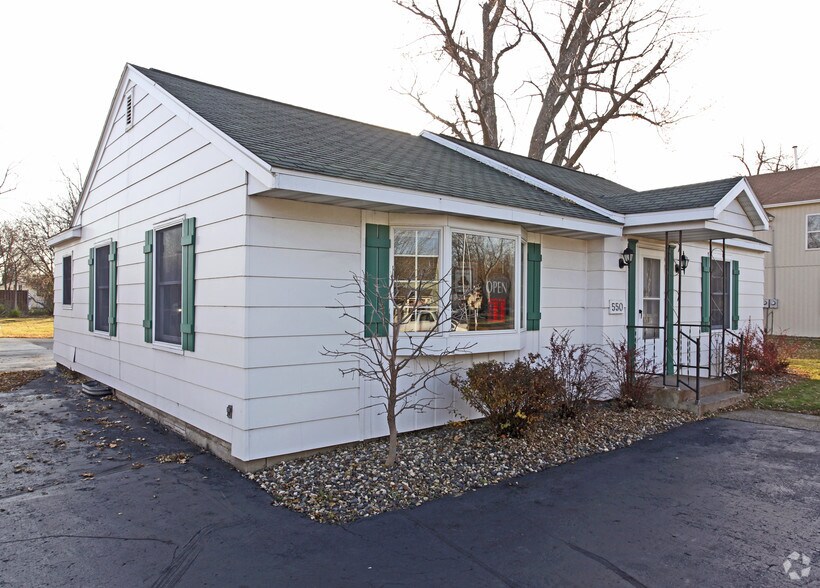 More Photos Of 550 S Knowles Ave, New Richmond Office For Lease