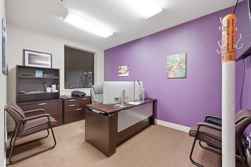 More Photos Of 203 N 5th St, Wills Point Office For Sale