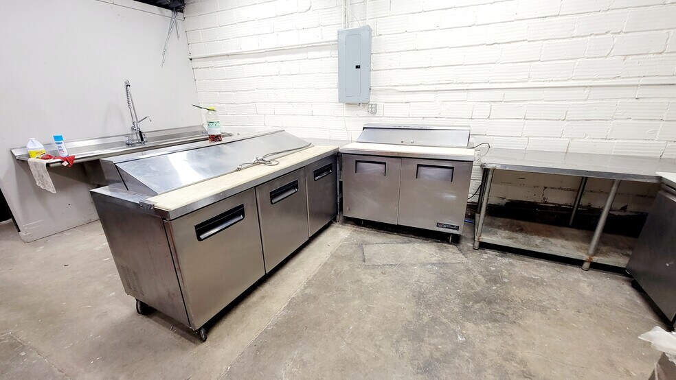 More Photos Of 239 N 3rd Ave, Stayton Convenience Store For Lease