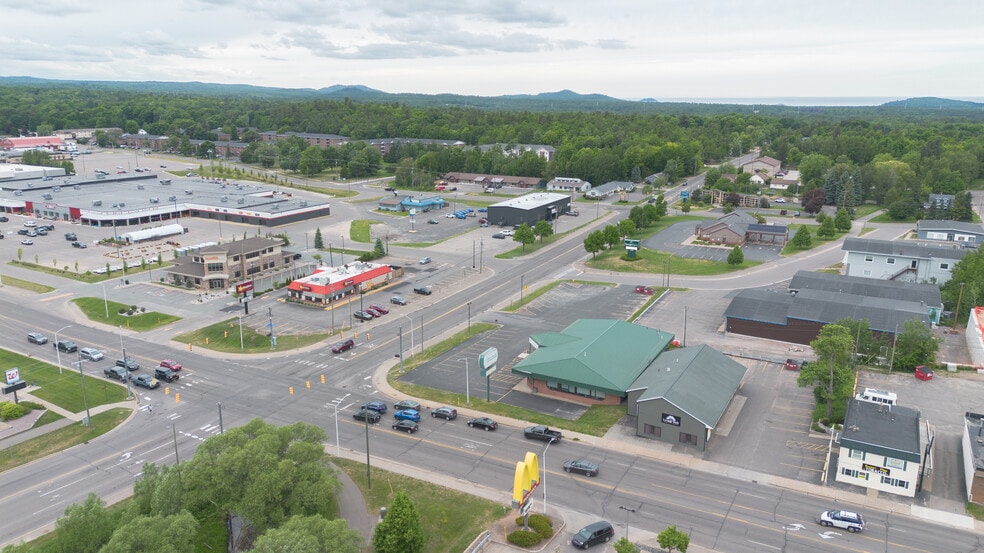 More Photos Of 375 N McClellan Ave, Marquette Office For Sale