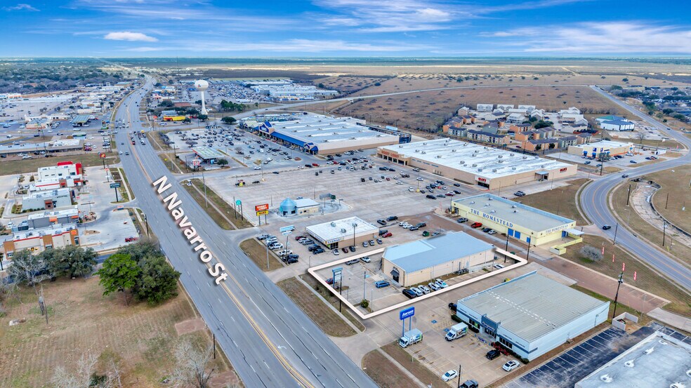 More Photos Of 8206 N Navarro St, Victoria Freestanding For Sale