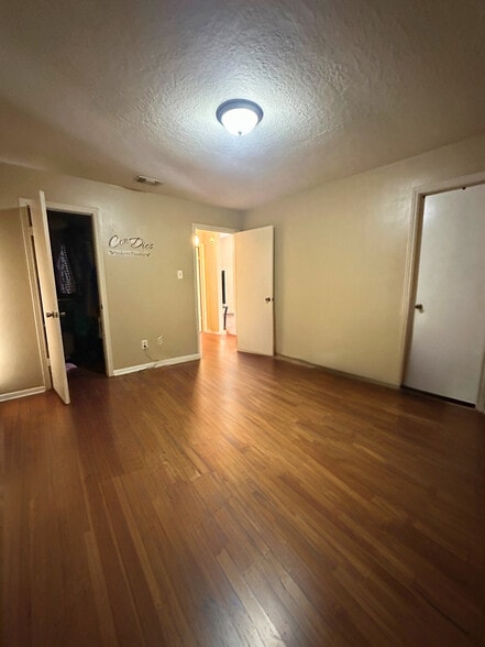 More Photos Of 7120 Cole Creek Dr, Houston Apartments For Sale