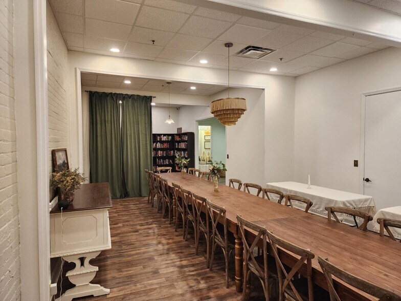 More Photos Of 301 S Collins St, Plant City General Retail For Sale