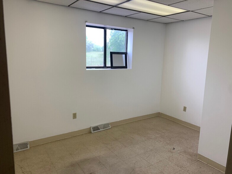 More Photos Of 2525 Rockefeller Ave, Cleveland Warehouse For Lease