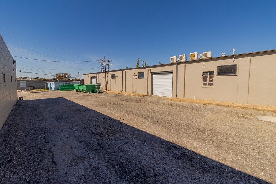 More Photos Of 1627 S Hillside St, Wichita Freestanding For Sale