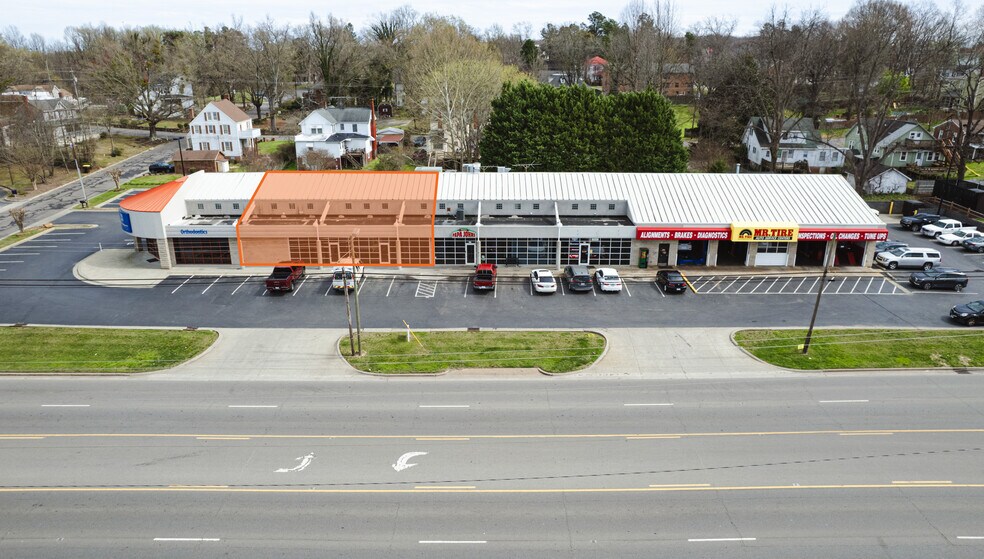 More Photos Of 416-424 N Madison Blvd, Roxboro General Retail For Lease