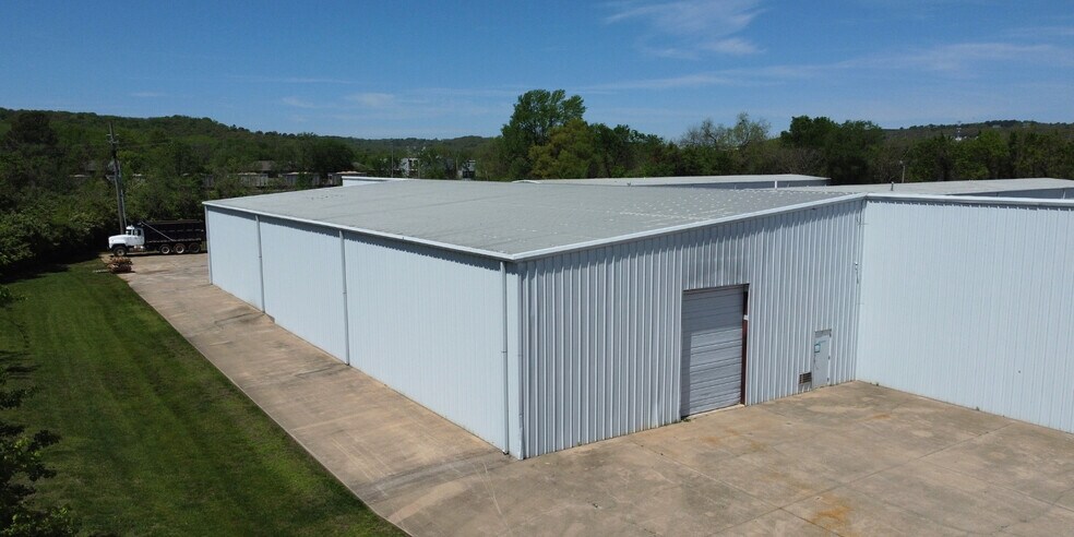 More Photos Of 1275 W Sunchase Ct, Fayetteville Warehouse For Lease