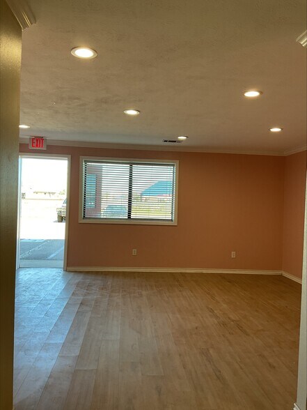 More Photos Of 11990 Old Wellborn Rd, College Station Self Storage For Lease