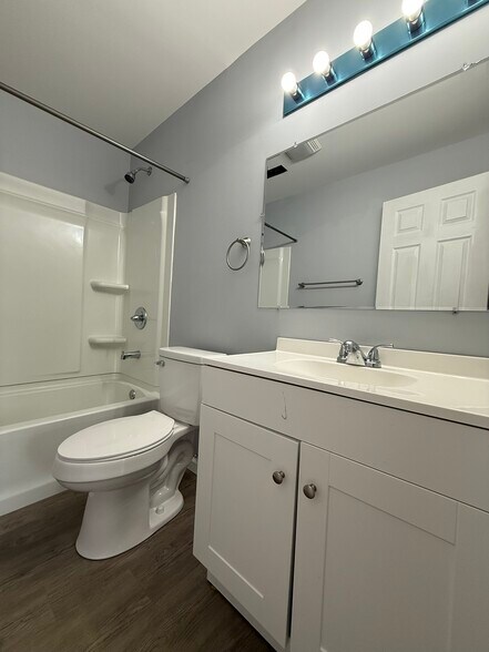 More Photos Of 1185-1185 S Lincoln Park Dr, Evansville Apartments For Sale