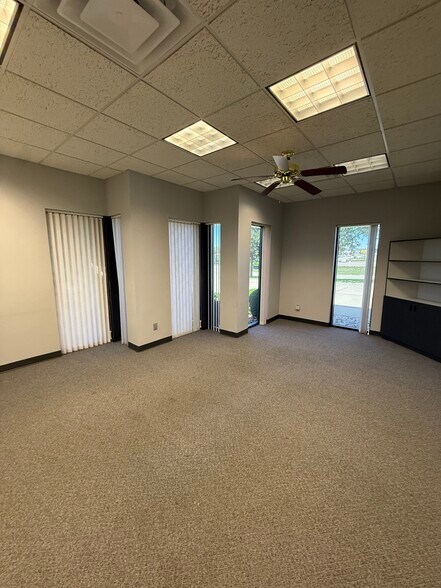 More Photos Of 1401 8th St SE, Orange City Flex For Sale
