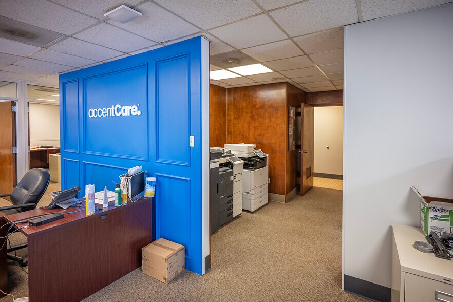 More Photos Of 3002 50th St, Lubbock Office For Sale