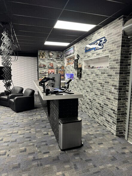 More Photos Of 3821 Industrial Blvd, Indianapolis Light Distribution For Sale