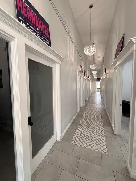 More Photos Of 566 W Lancaster Blvd, Lancaster Office For Sale