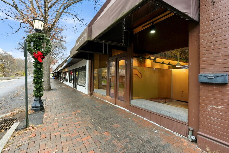 More Photos Of 1157 Pleasantville Rd, Briarcliff Manor Storefront For Sale