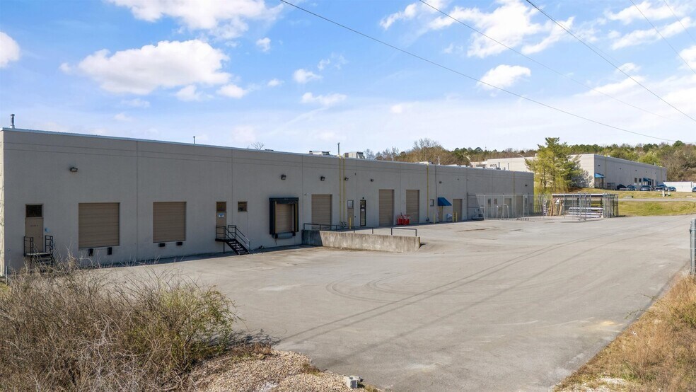 More Photos Of 1820 Midpark Rd, Knoxville Light Distribution For Lease