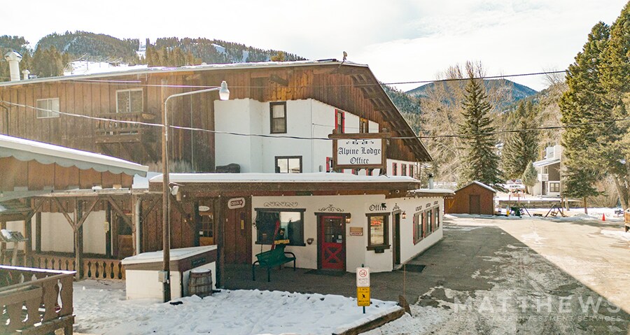 More Photos Of 417 W Main St, Red River Hotel For Sale