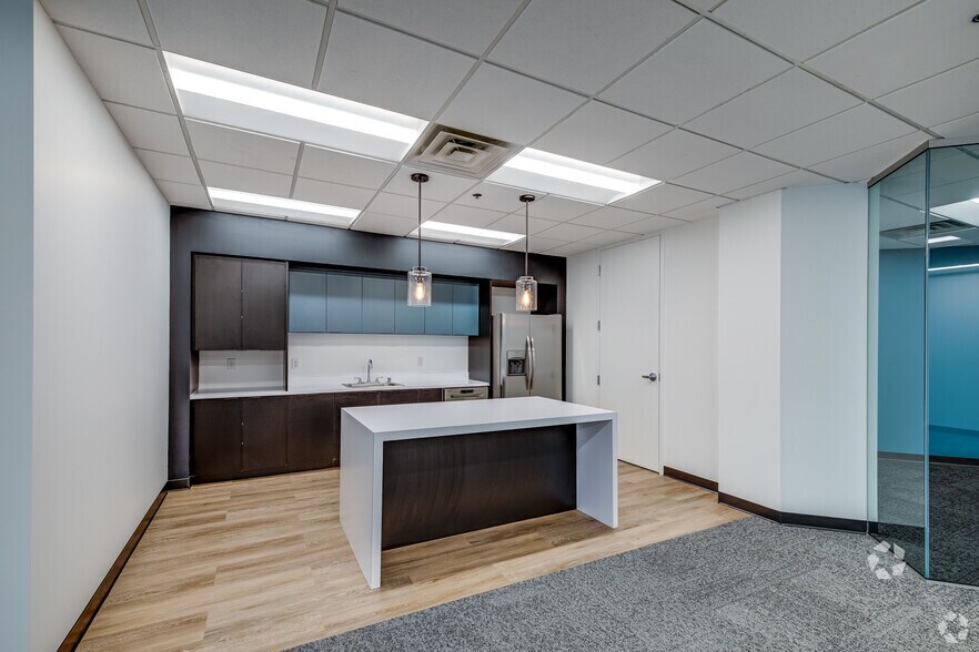 More Photos Of 1300 NE Godward St, Minneapolis Office For Lease