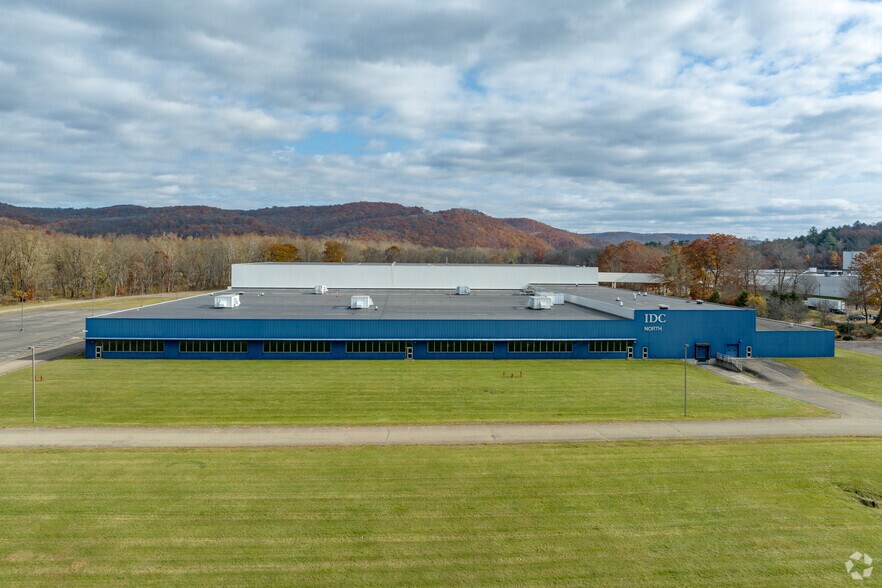 More Photos Of 100 Murray Dr, Warren Warehouse For Lease