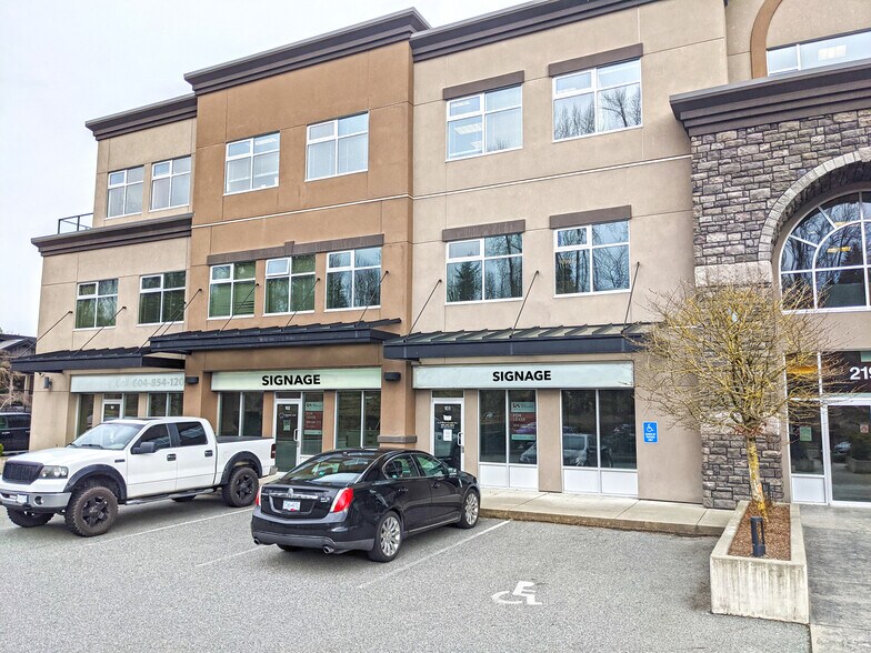 More Photos Of 2200 West Railway St, Abbotsford Light Manufacturing For Lease