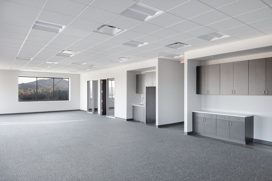 More Photos Of 1903 Citracado Pky, Escondido Manufacturing For Lease