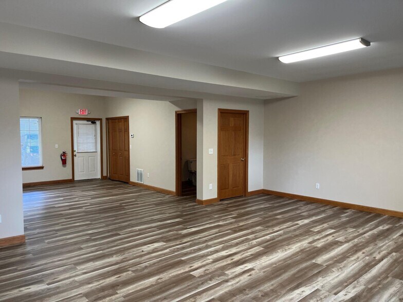 More Photos Of 2401 Beech St, Valparaiso Office For Sale