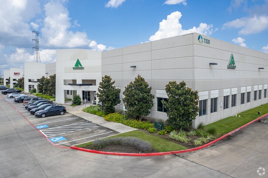 More Photos Of 7220 N Sam Houston Pky W, Houston Unknown For Lease
